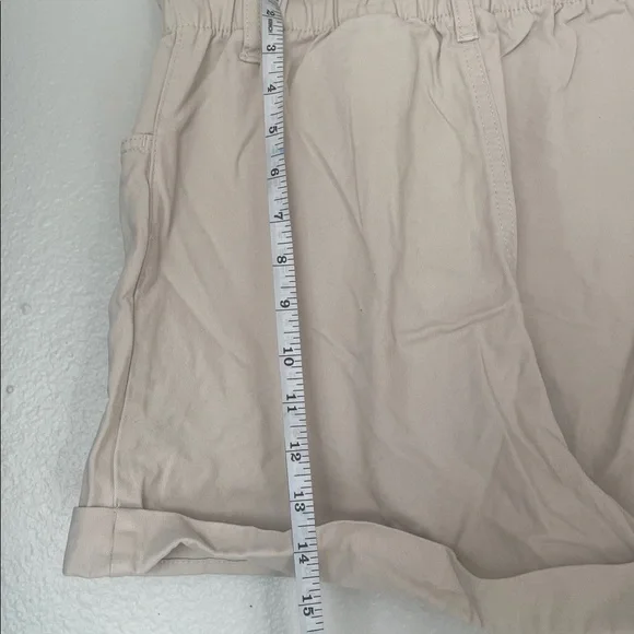 H&M Women's Tan Cargo Shorts - Picture 3 of 10